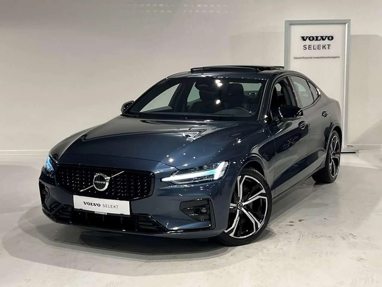 Photo 1 : Volvo S60 2024 Essence