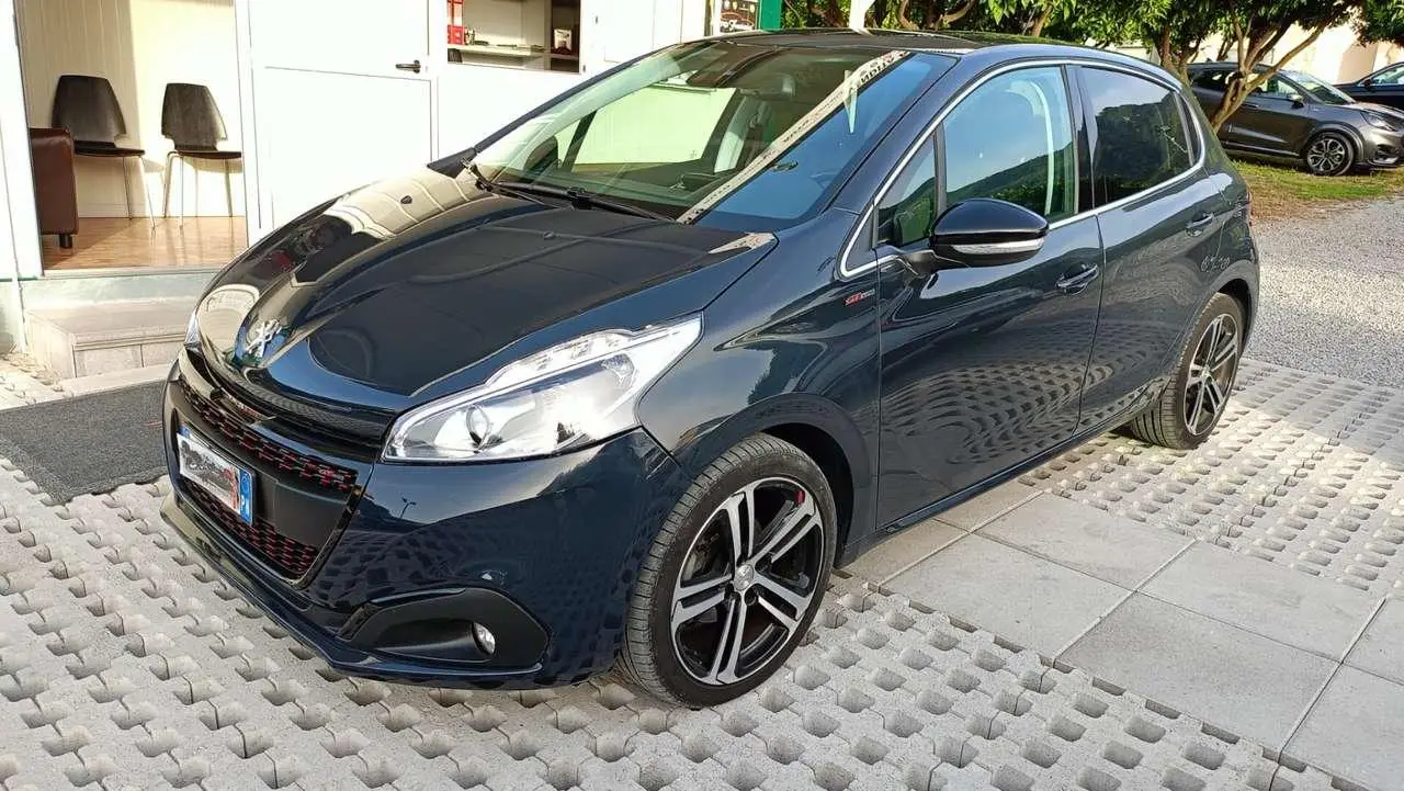 Photo 1 : Peugeot 208 2017 Petrol