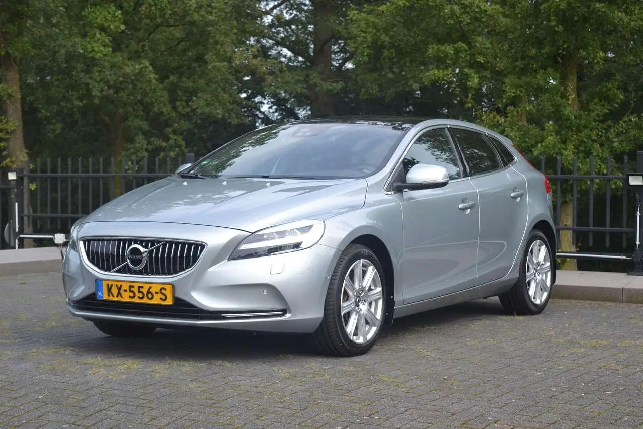 Photo 1 : Volvo V40 2017 Diesel