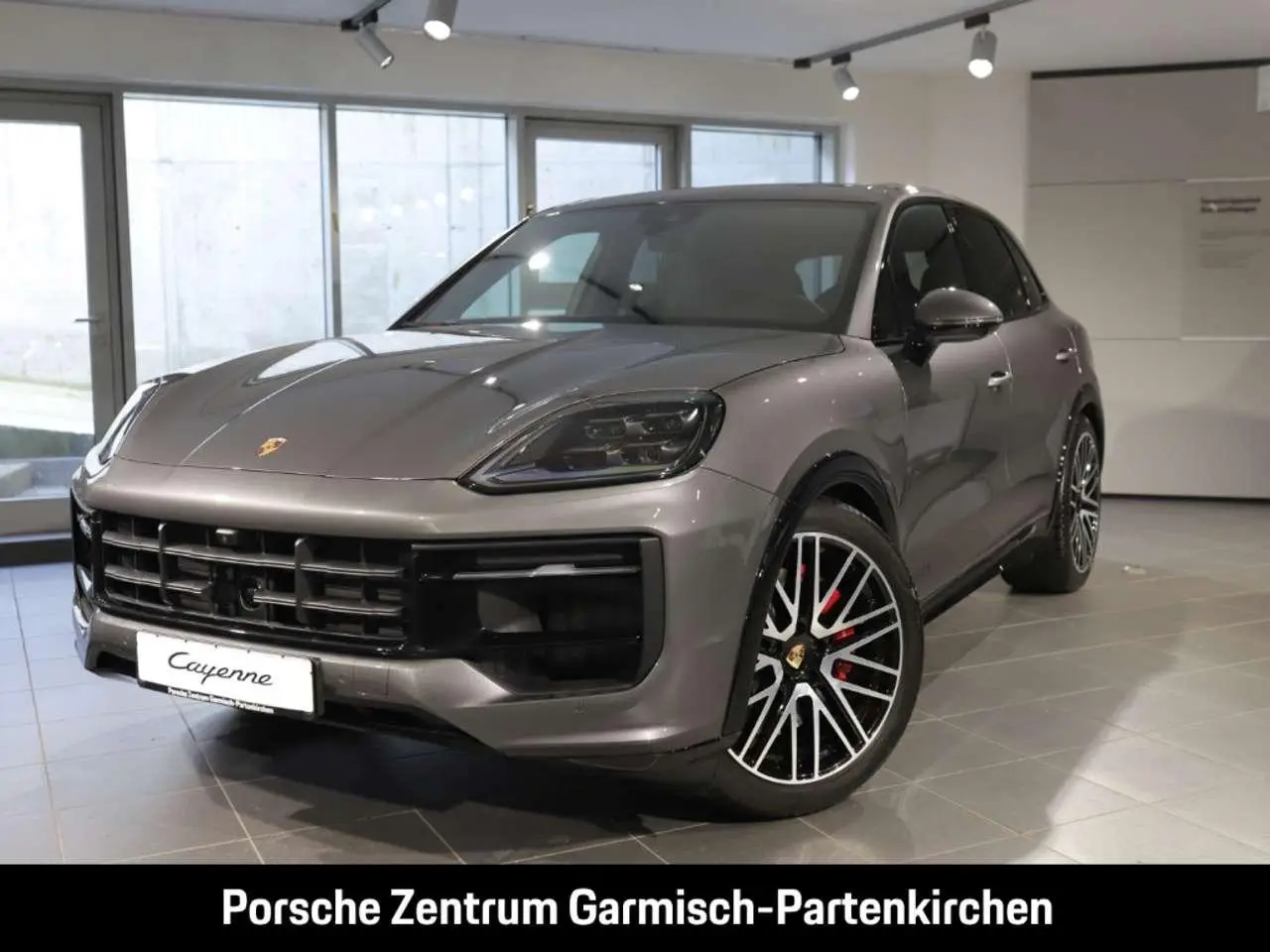 Photo 1 : Porsche Cayenne 2024 Essence