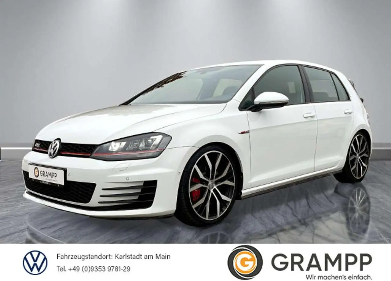 Photo 1 : Volkswagen Golf 2016 Petrol