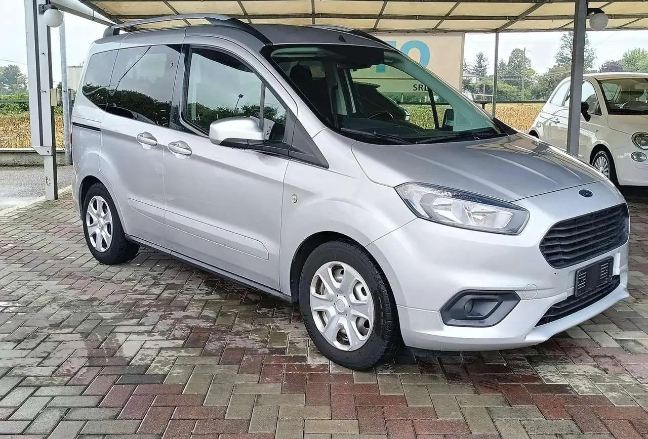 Photo 1 : Ford Tourneo 2018 Essence