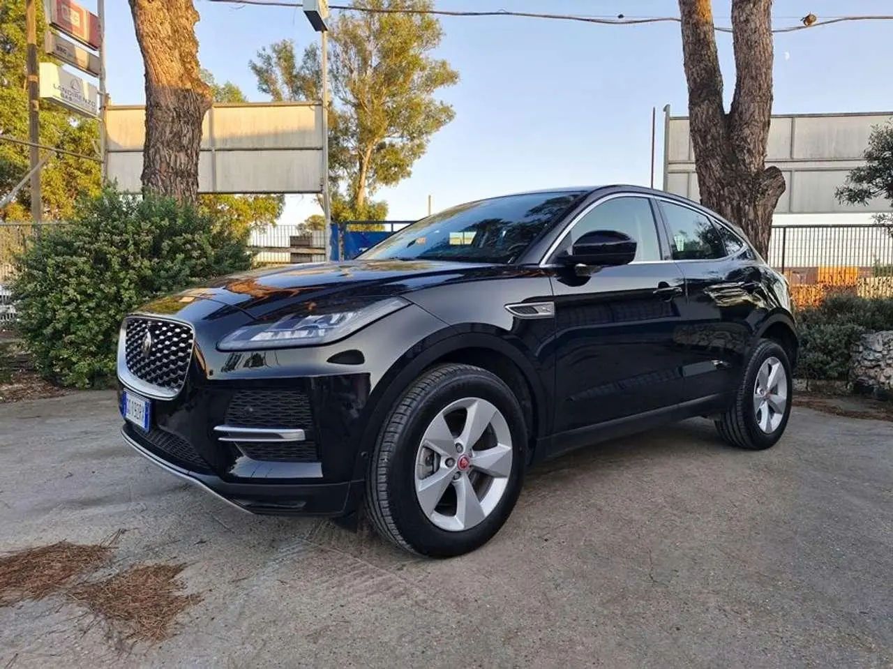 Photo 1 : Jaguar E-pace 2021 Hybrid