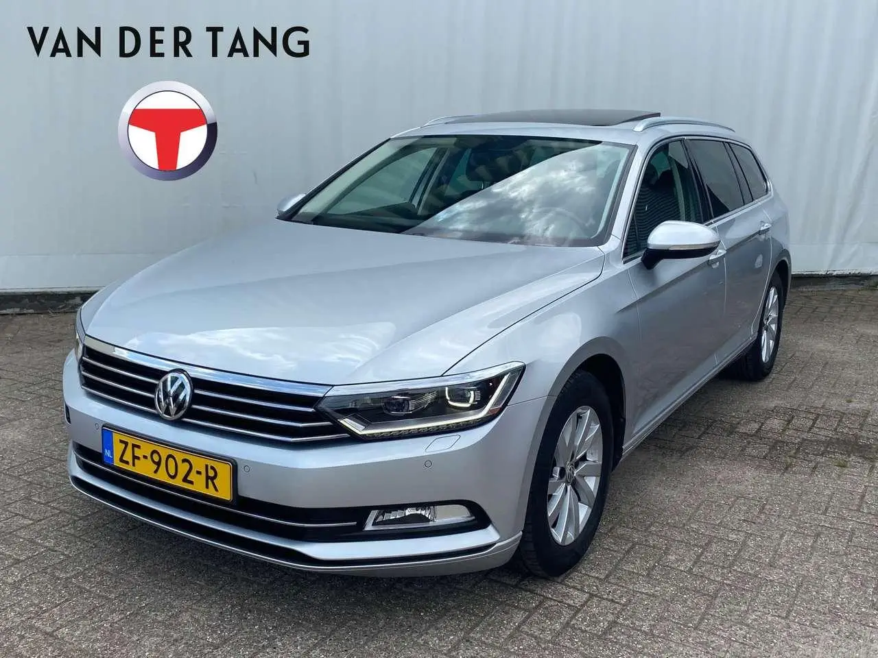 Photo 1 : Volkswagen Passat 2019 Petrol