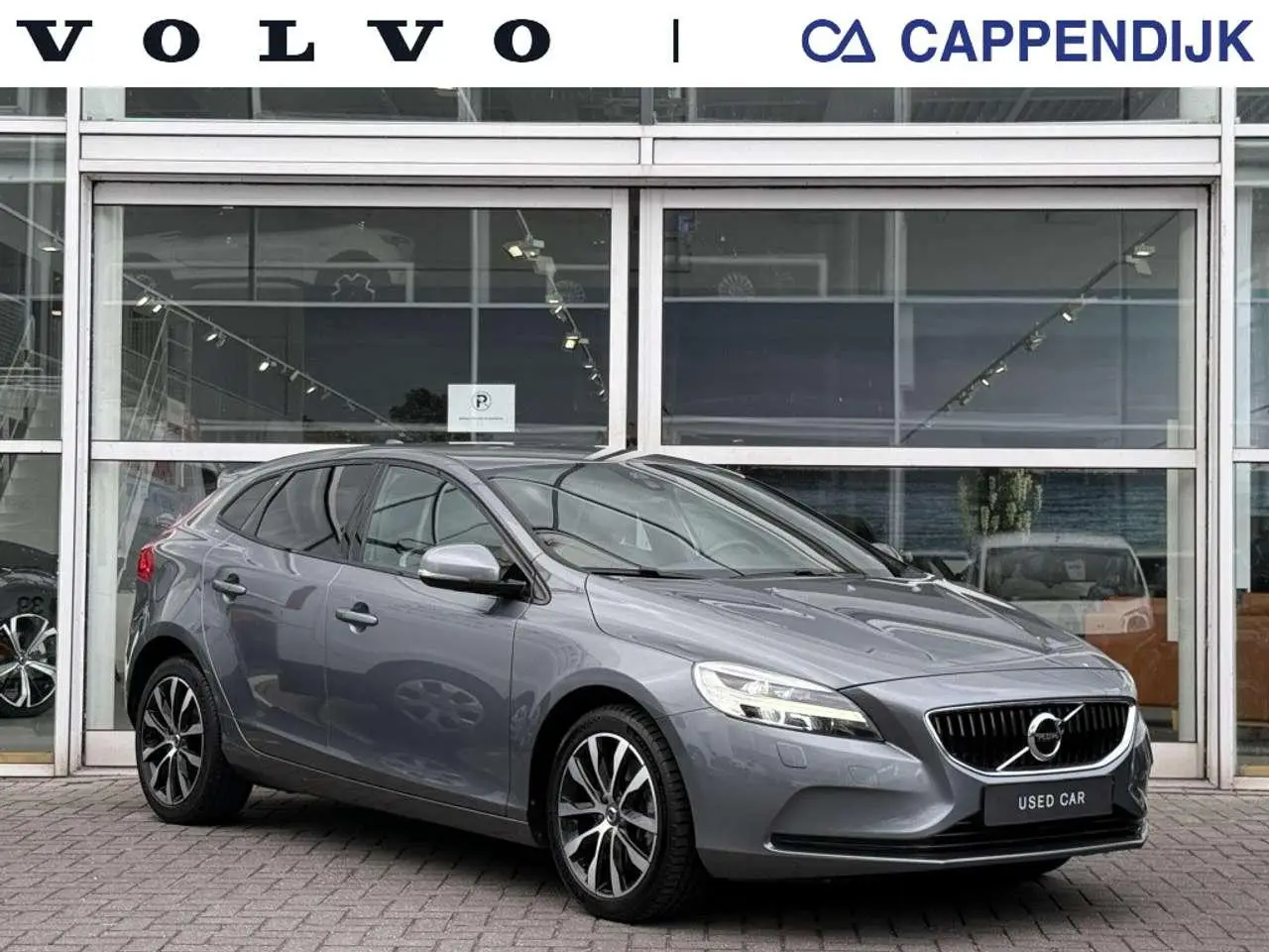 Photo 1 : Volvo V40 2020 Petrol