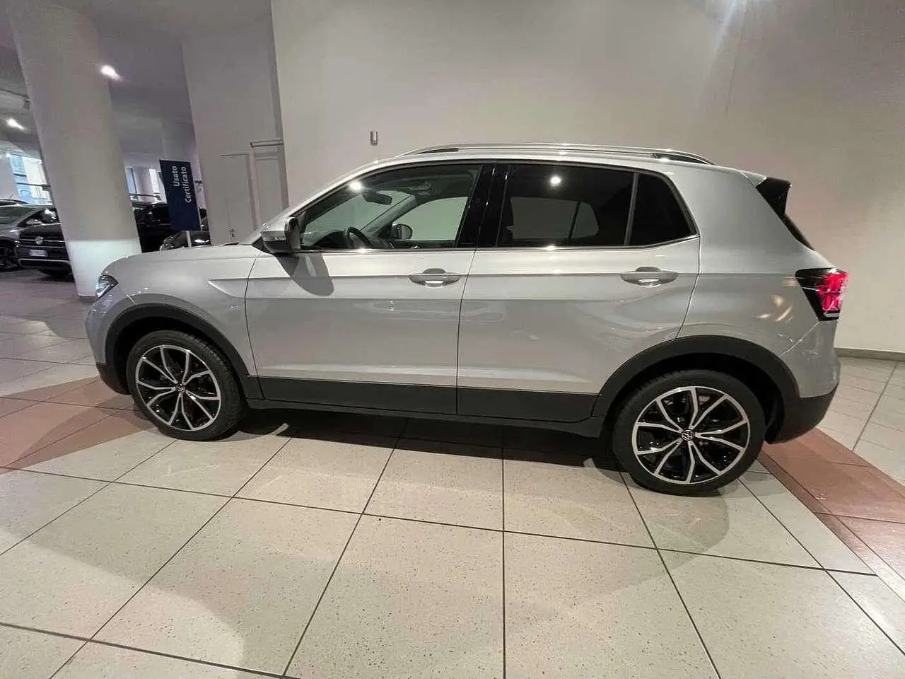 Photo 1 : Volkswagen T-cross 2024 Essence