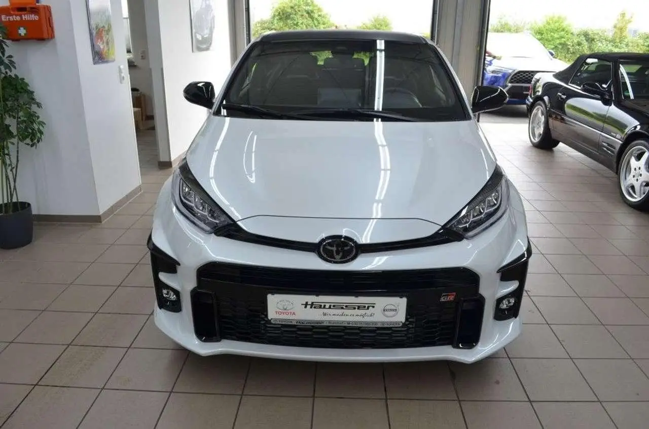 Photo 1 : Toyota Yaris 2024 Petrol