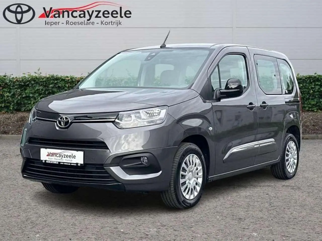 Photo 1 : Toyota Verso 2024 Essence