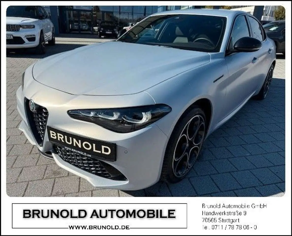 Photo 1 : Alfa Romeo Giulia 2023 Essence