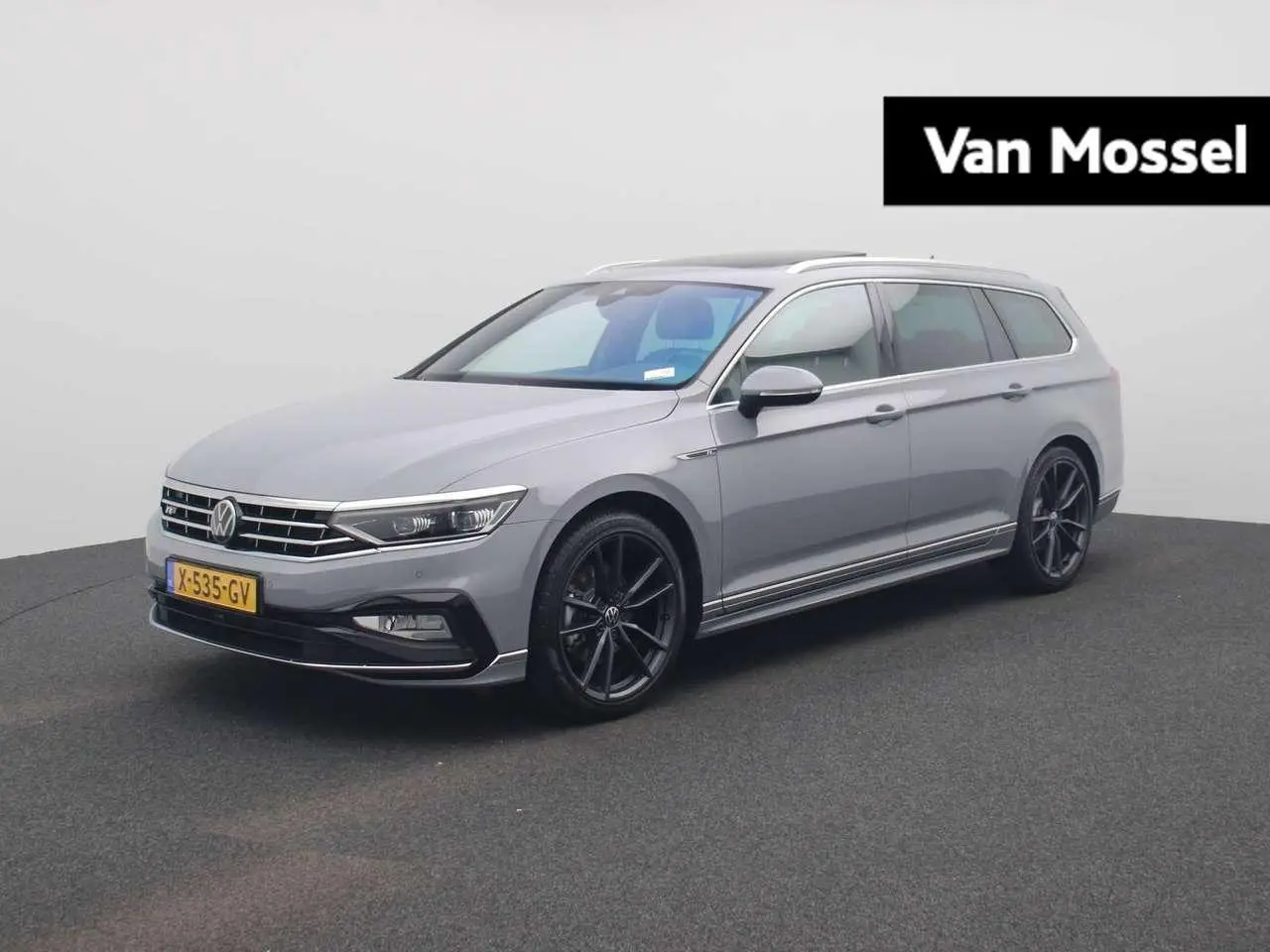 Photo 1 : Volkswagen Passat 2023 Essence