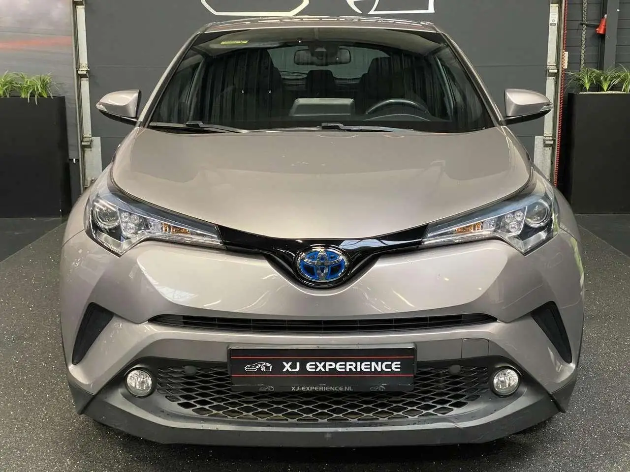 Photo 1 : Toyota C-hr 2018 Hybrid