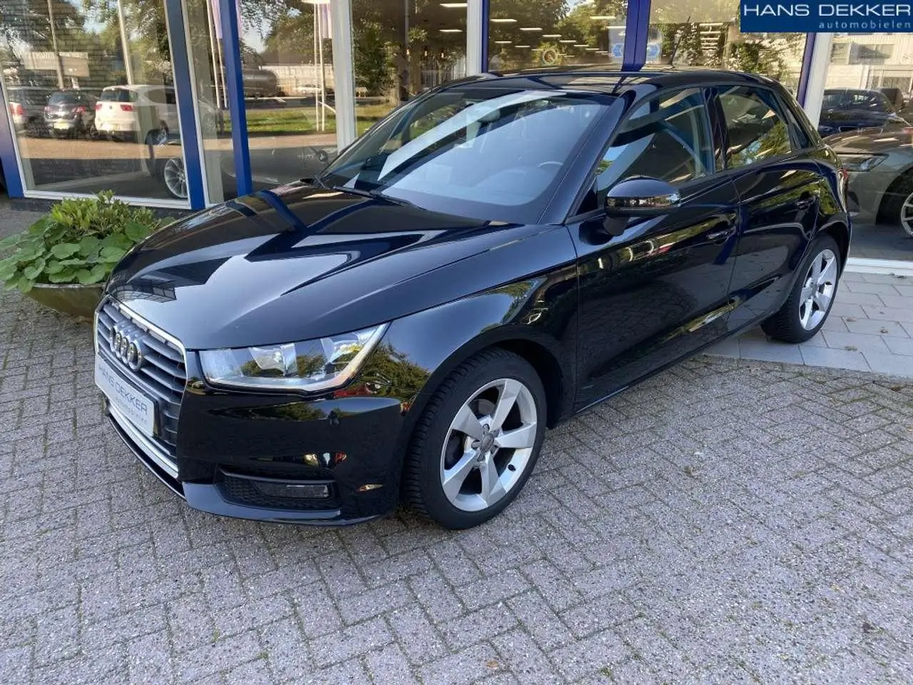 Photo 1 : Audi A1 2016 Petrol