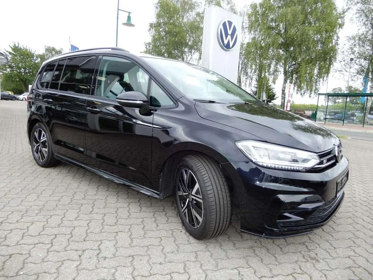 Photo 1 : Volkswagen Touran 2023 Petrol