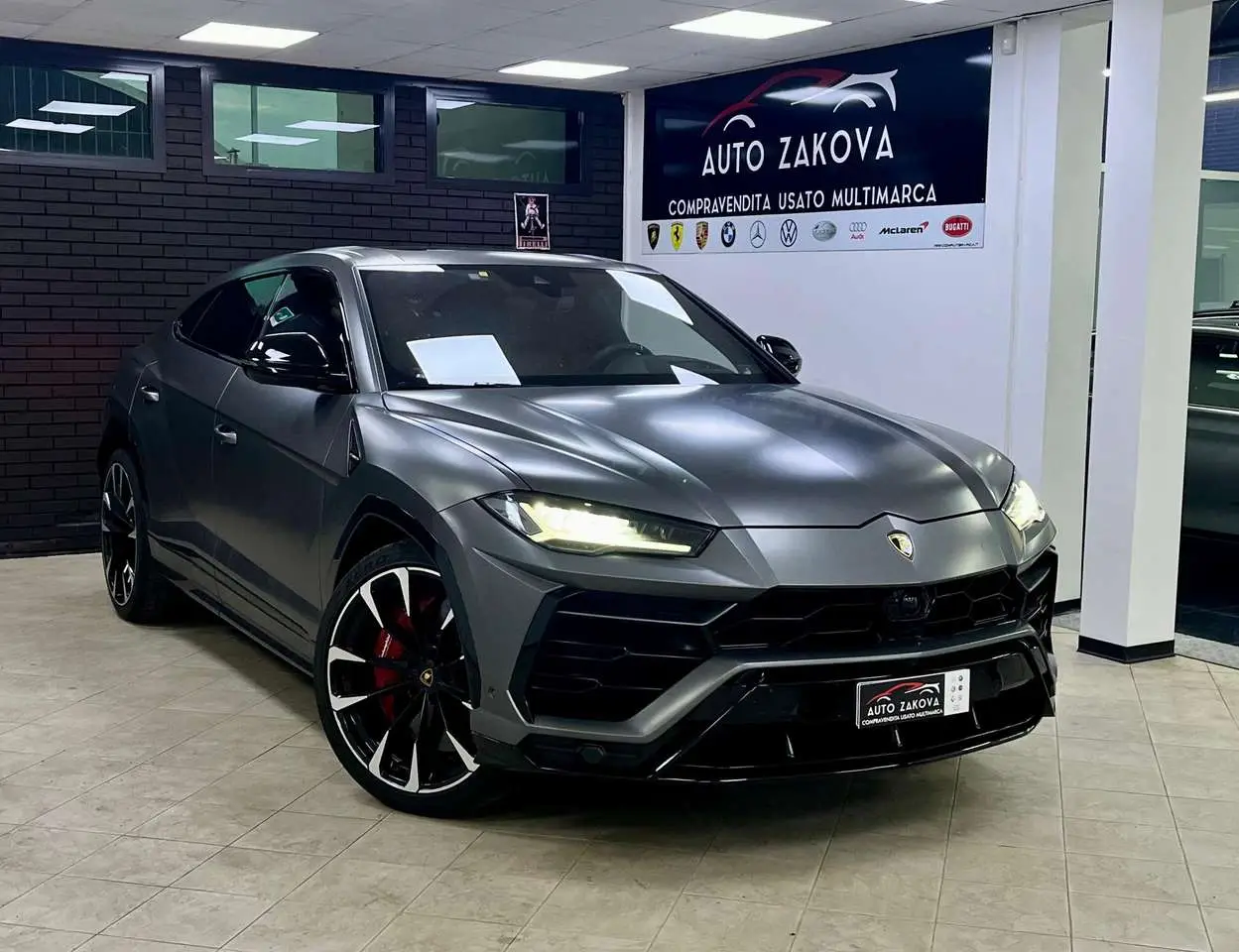 Photo 1 : Lamborghini Urus 2022 Essence