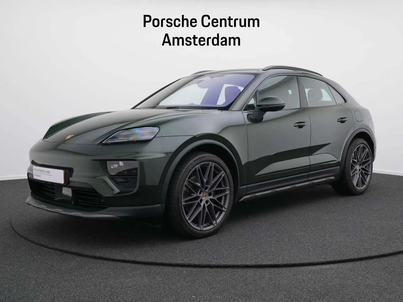 Photo 1 : Porsche Macan 2024 Electric