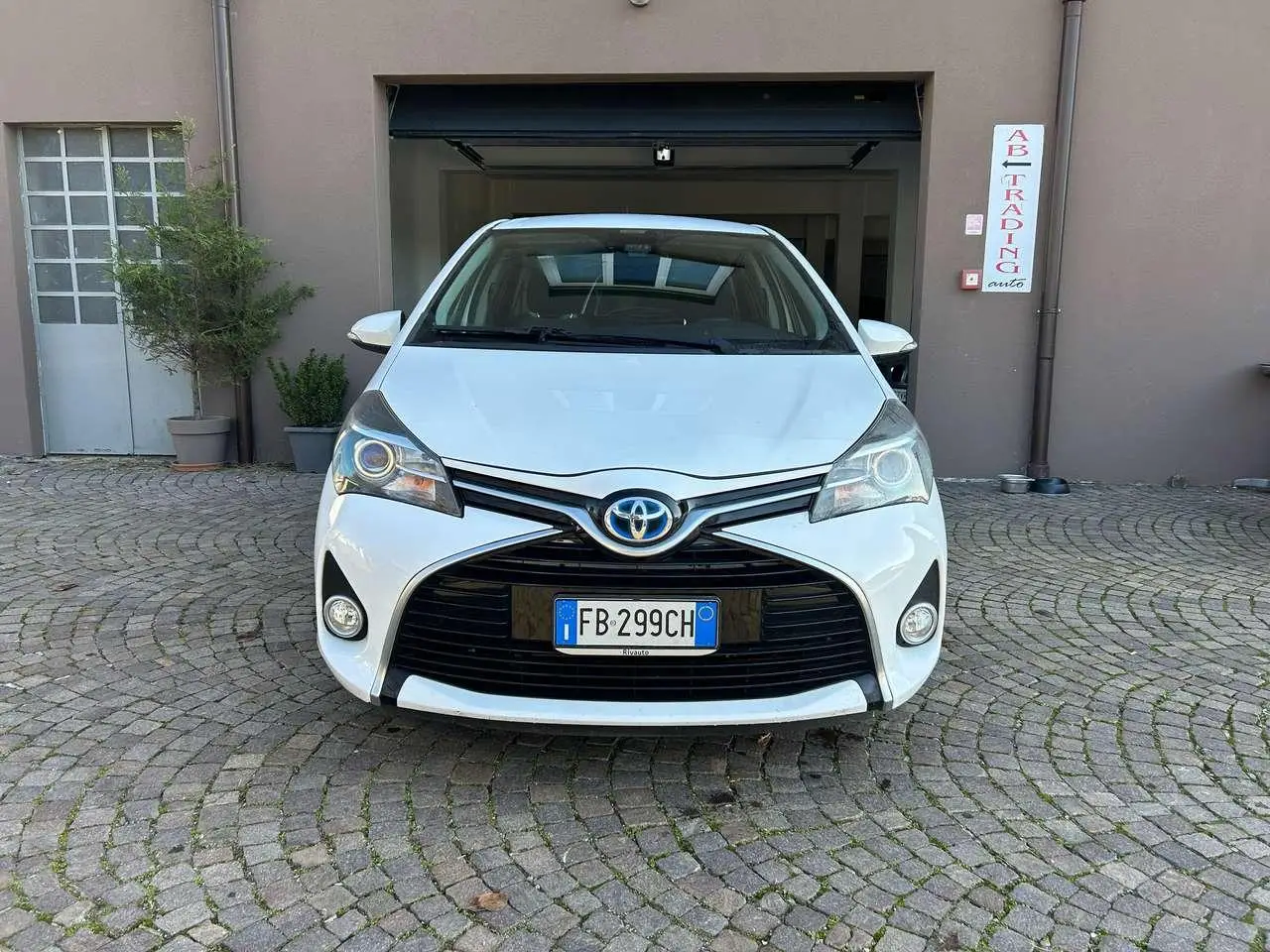 Photo 1 : Toyota Yaris 2016 Hybrid