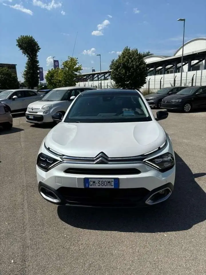 Photo 1 : Citroen C4 2023 Électrique