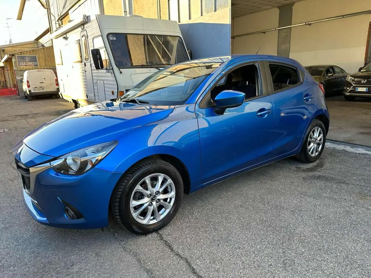 Photo 1 : Mazda 2 2016 Petrol