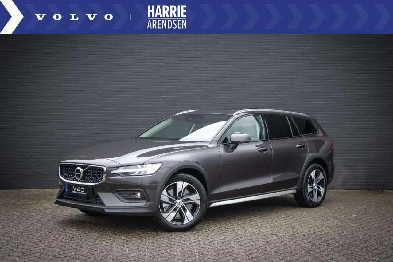 Photo 1 : Volvo V60 2024 Hybride