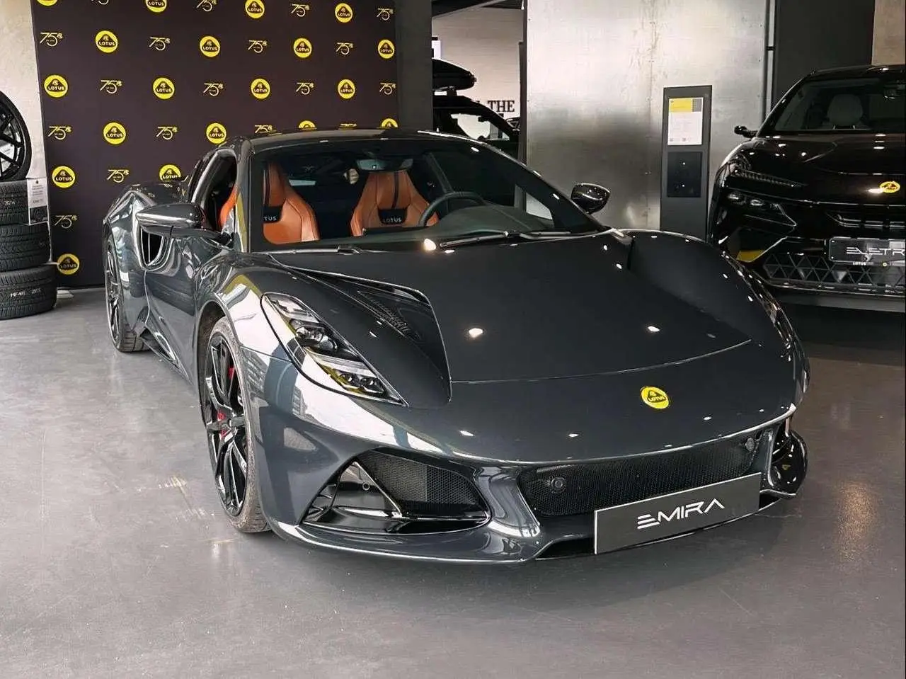 Photo 1 : Lotus Emira 2023 Petrol