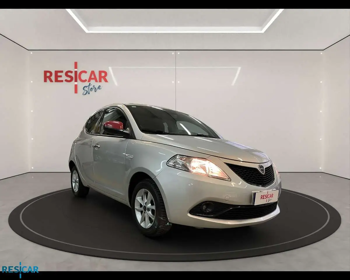 Photo 1 : Lancia Ypsilon 2018 Essence