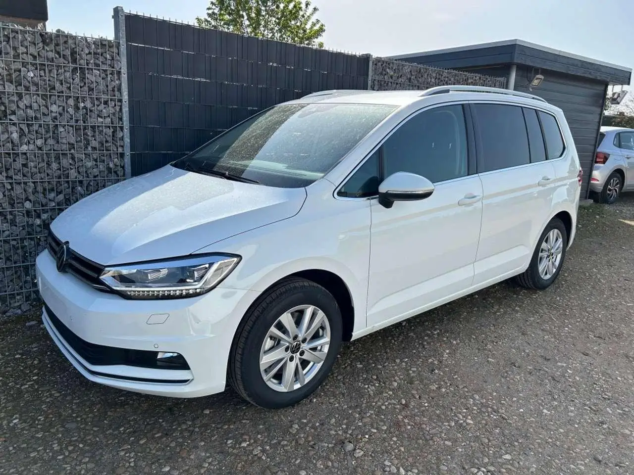 Photo 1 : Volkswagen Touran 2024 Petrol