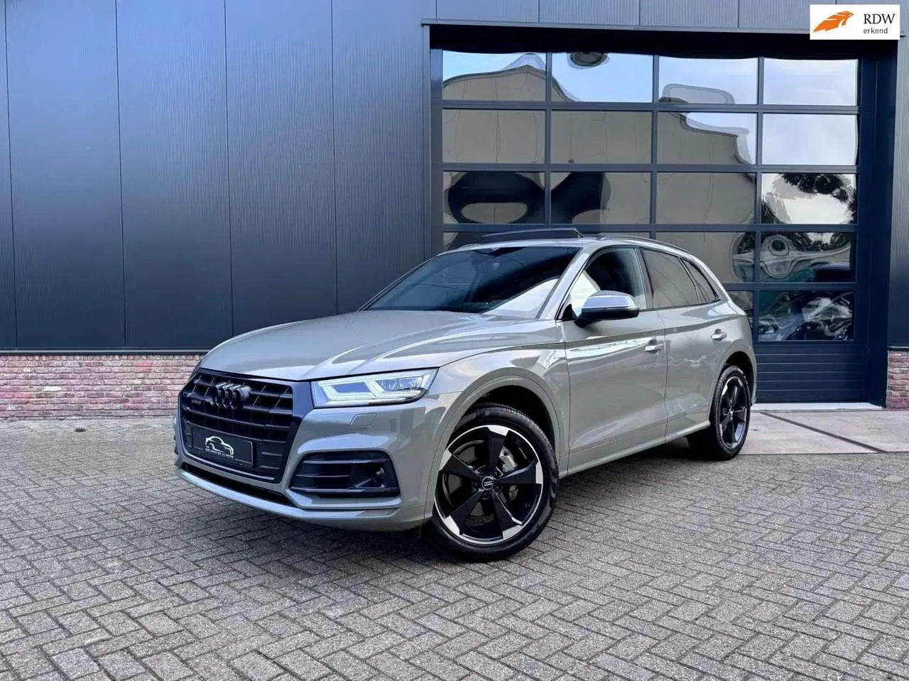 Photo 1 : Audi Q5 2019 Petrol