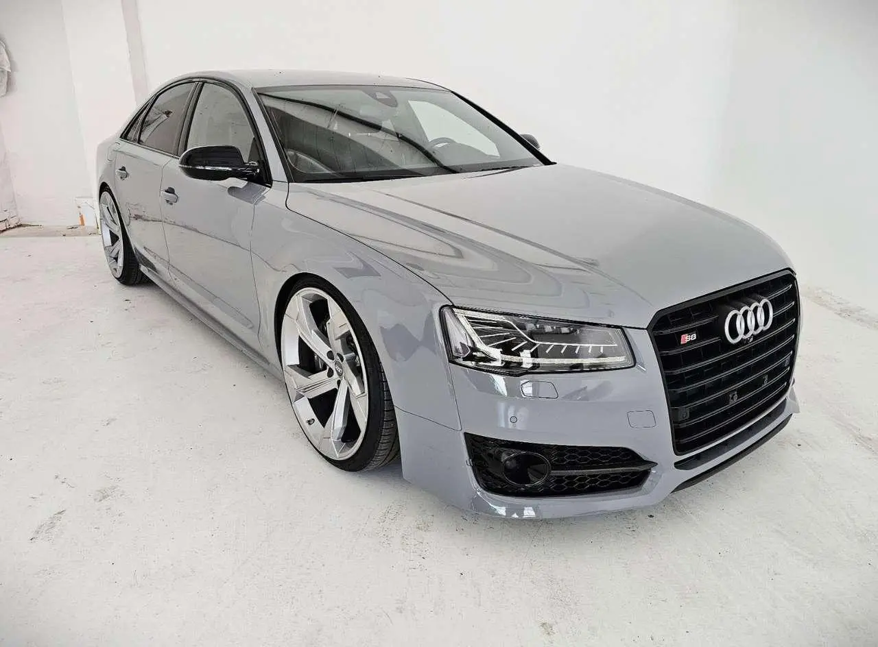 Photo 1 : Audi S8 2017 Essence