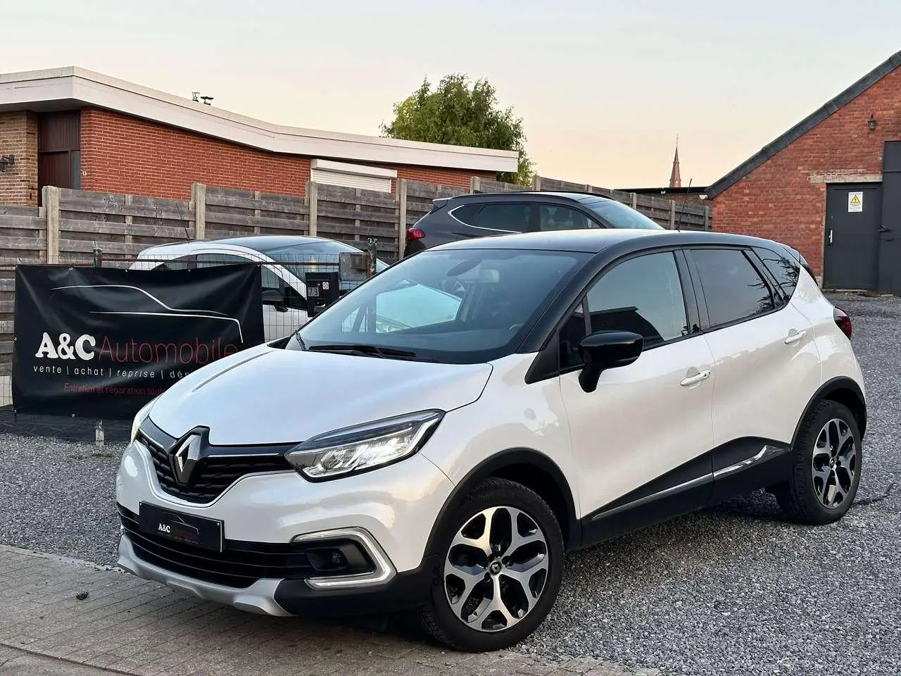 Photo 1 : Renault Captur 2019 Petrol