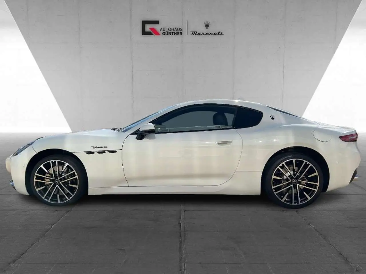 Photo 1 : Maserati Granturismo 2024 Petrol