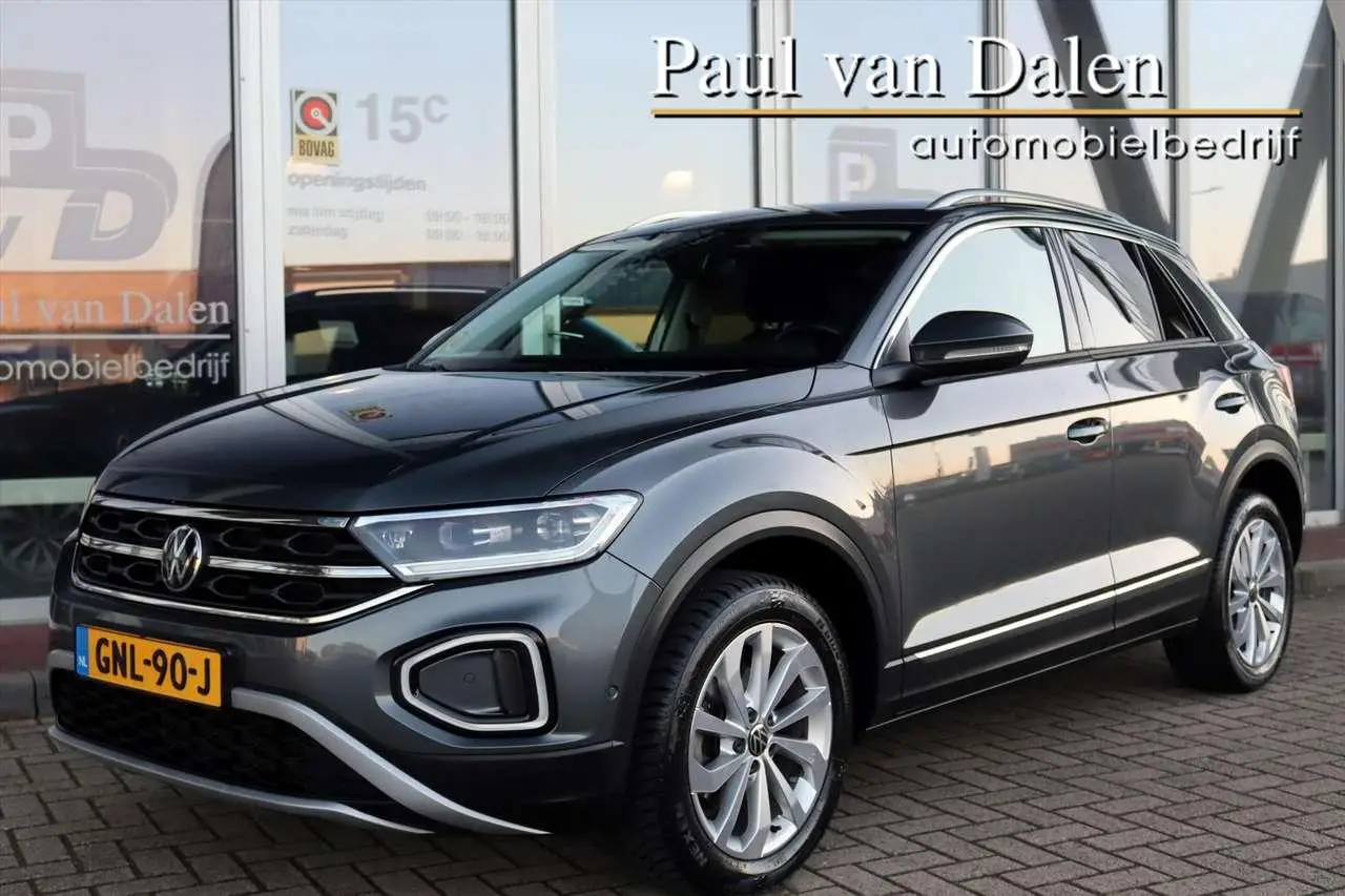 Photo 1 : Volkswagen T-roc 2022 Essence