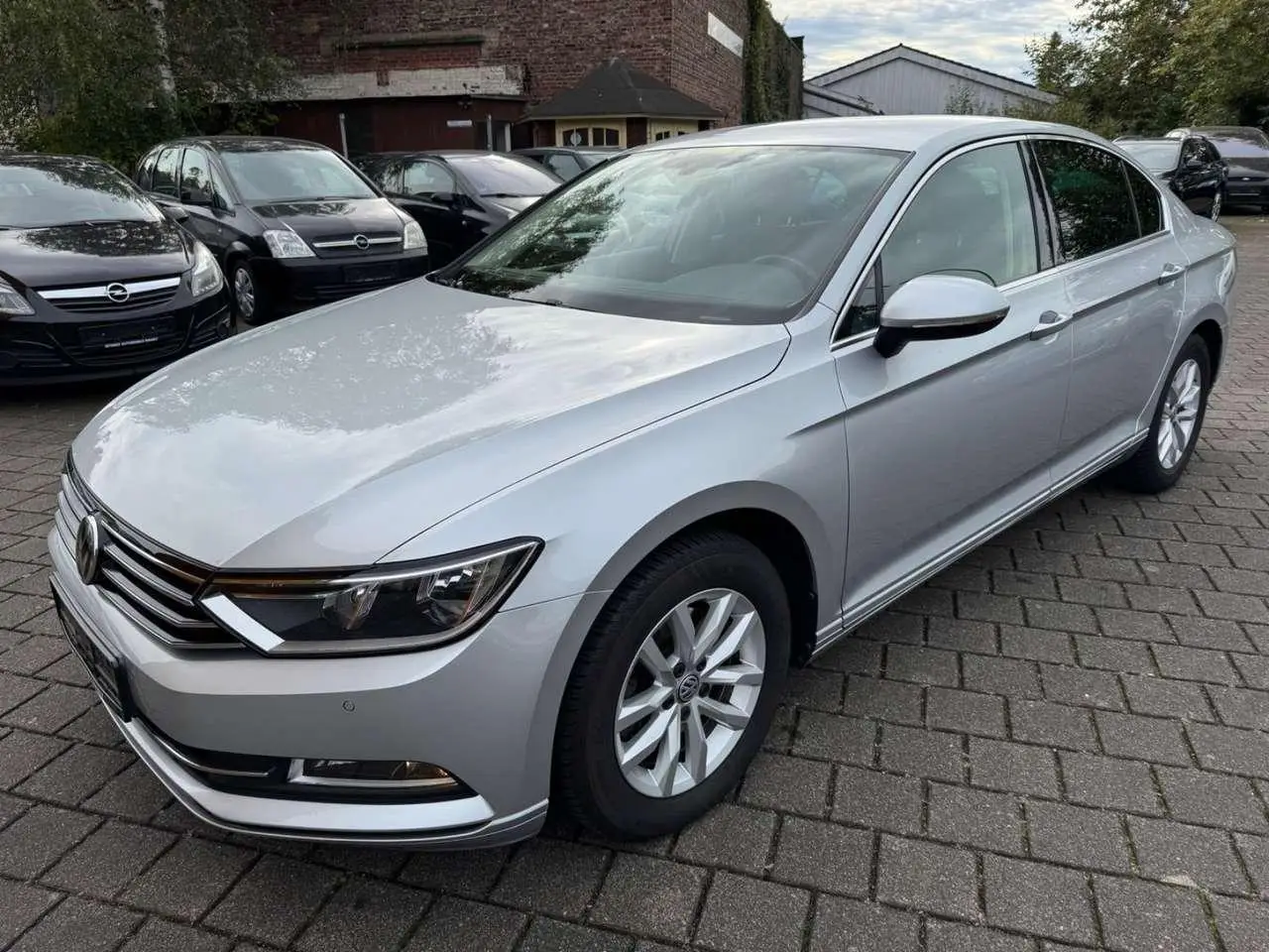 Photo 1 : Volkswagen Passat 2015 Petrol