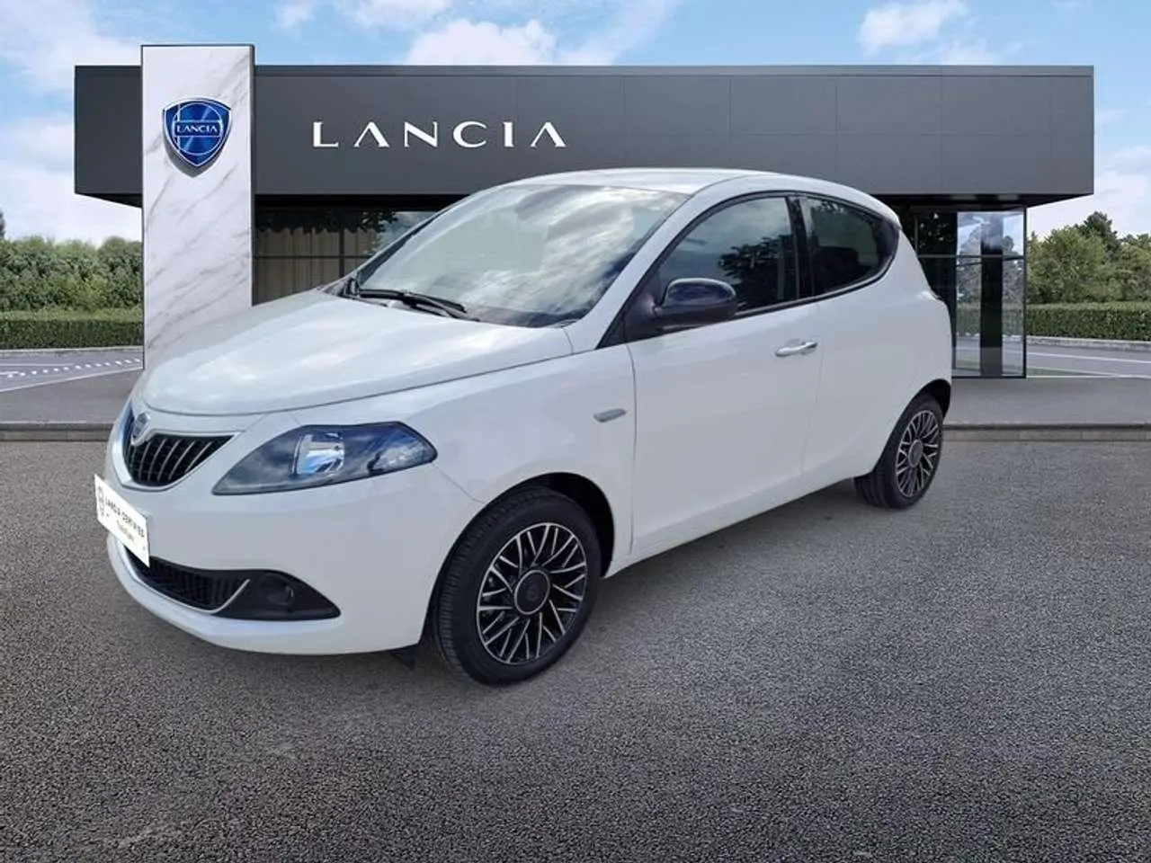 Photo 1 : Lancia Ypsilon 2024 Petrol