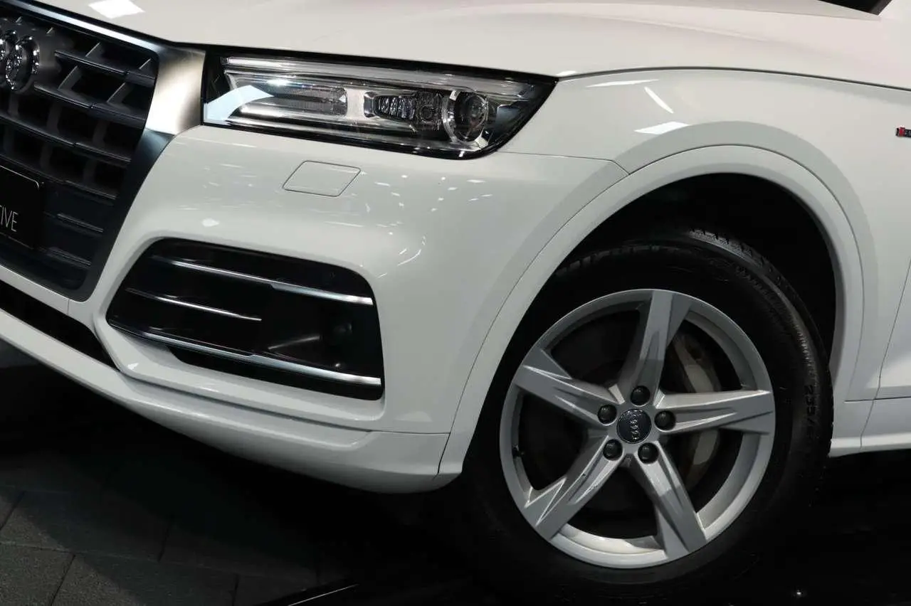 Photo 1 : Audi Q5 2020 Hybride