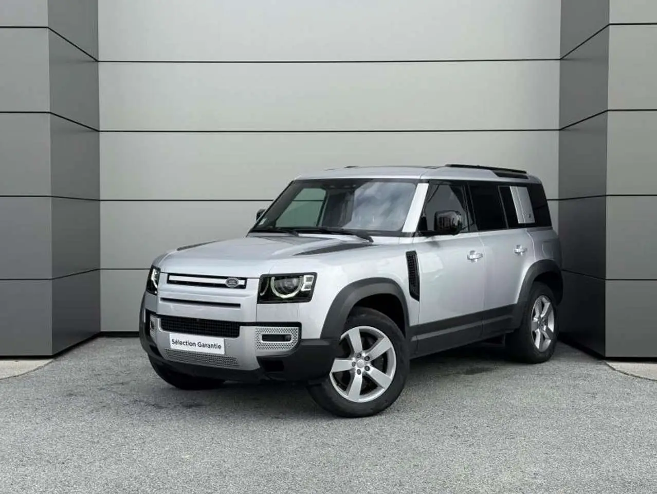 Photo 1 : Land Rover Defender 2021 Others