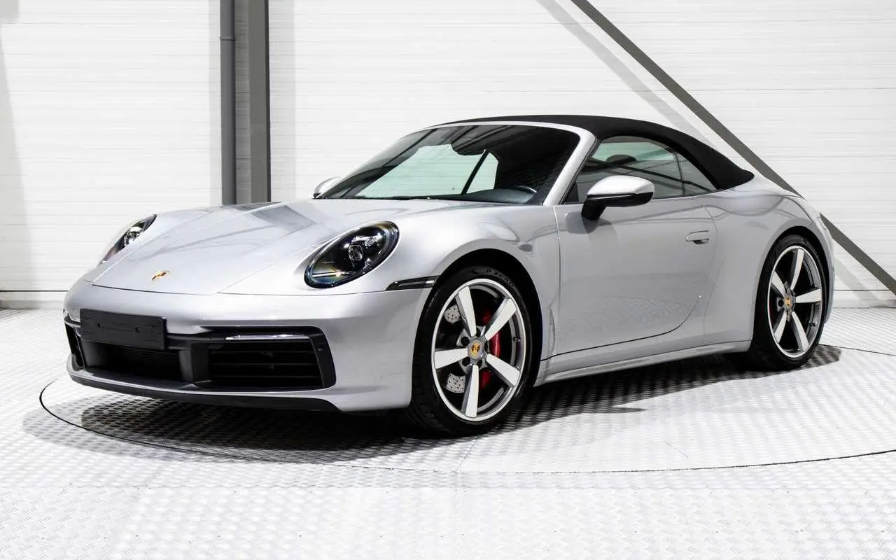 Photo 1 : Porsche 992 2019 Essence