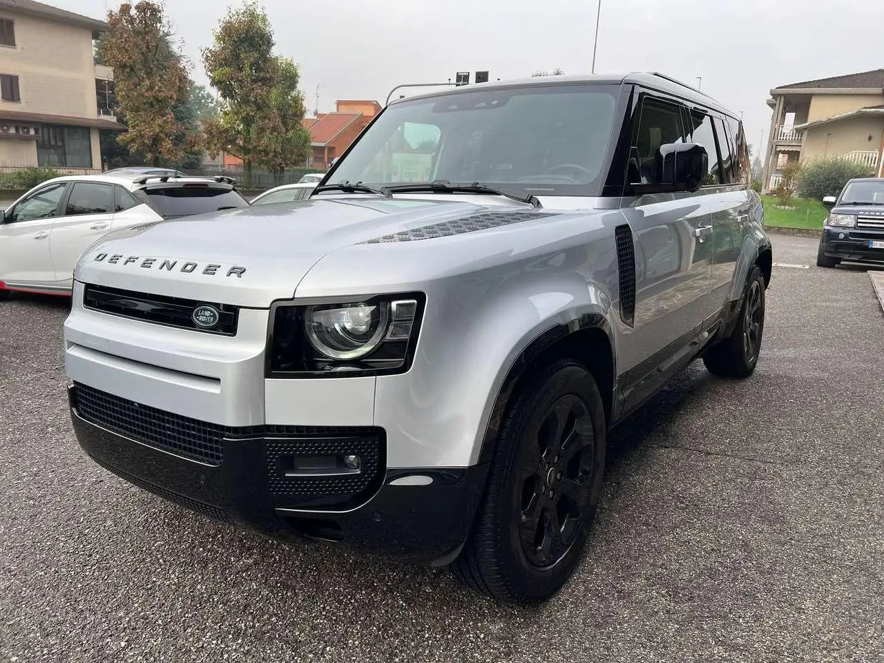 Photo 1 : Land Rover Defender 2023 Hybrid