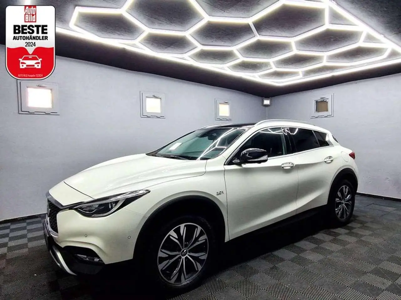 Photo 1 : Infiniti Qx30 2018 Petrol