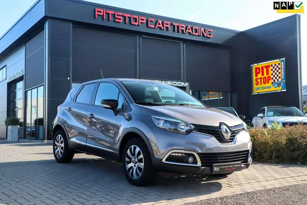 Photo 1 : Renault Captur 2016 Petrol