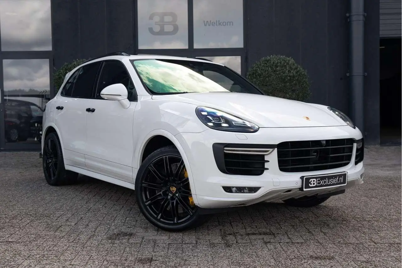 Photo 1 : Porsche Cayenne 2017 Essence