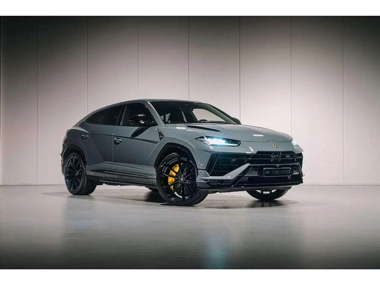 Photo 1 : Lamborghini Urus 2023 Petrol