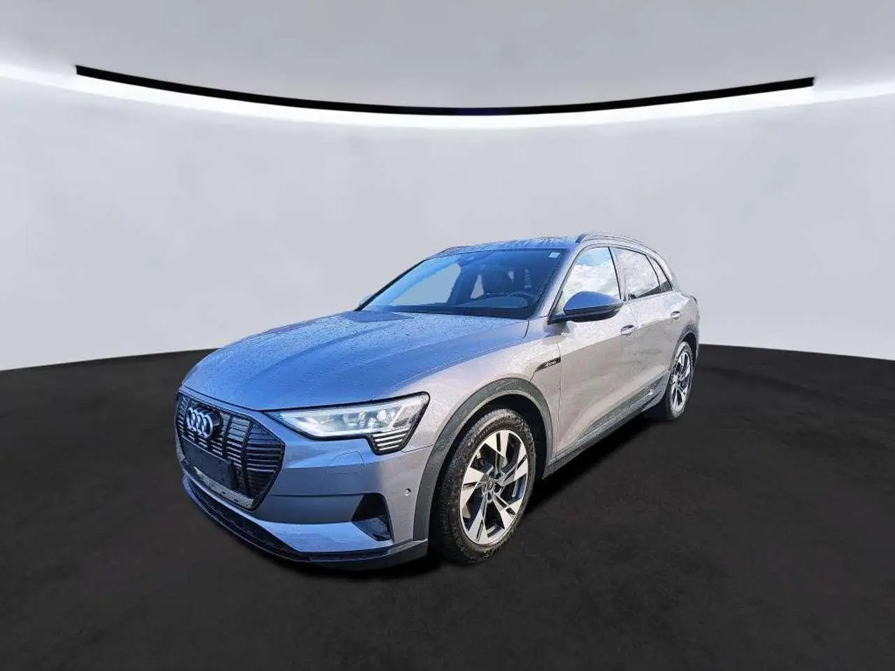 Photo 1 : Audi E-tron 2021 Électrique