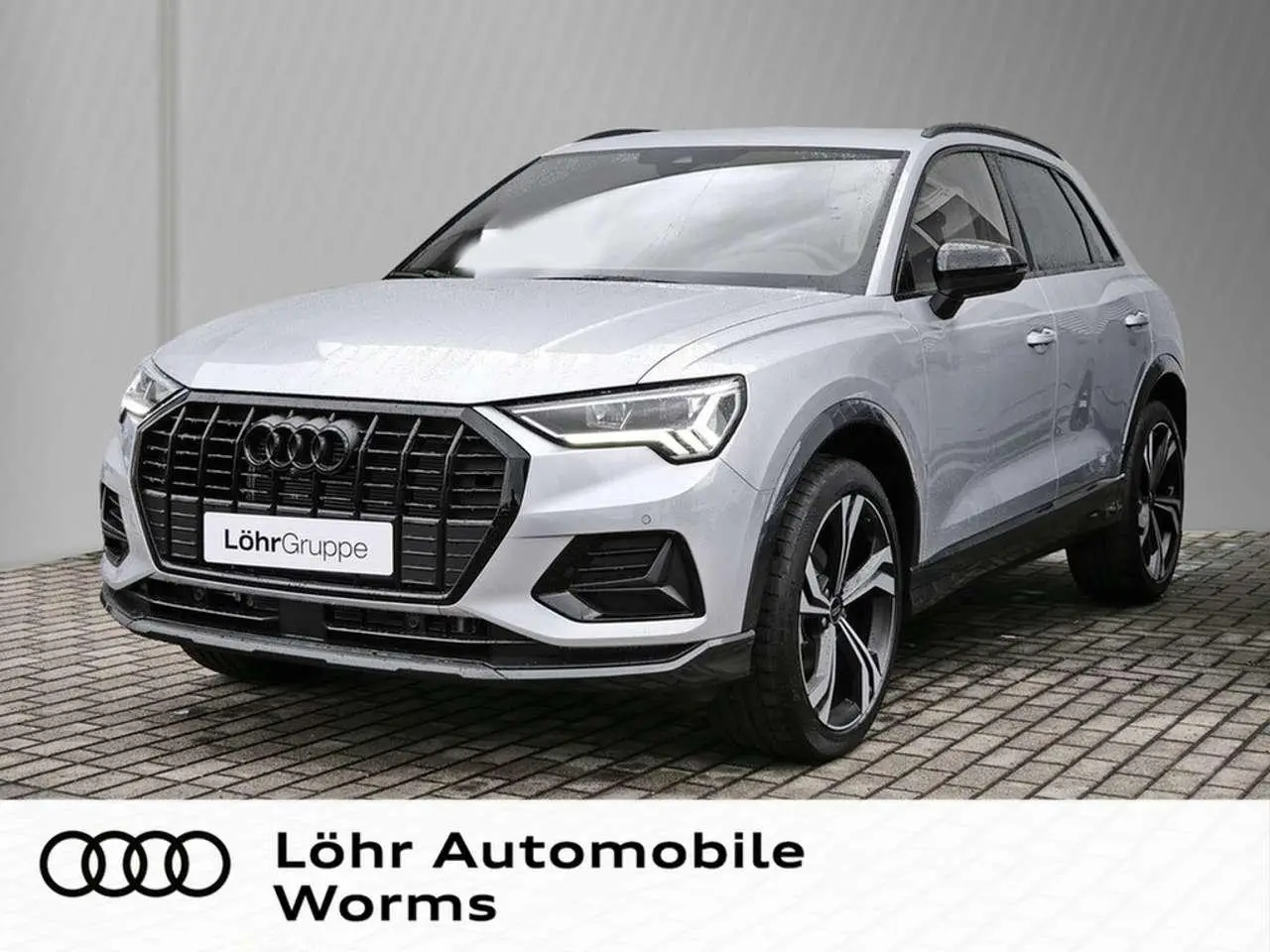 Photo 1 : Audi Q3 2024 Petrol