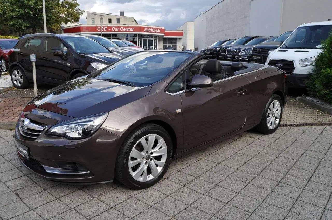 Photo 1 : Opel Cascada 2017 Petrol