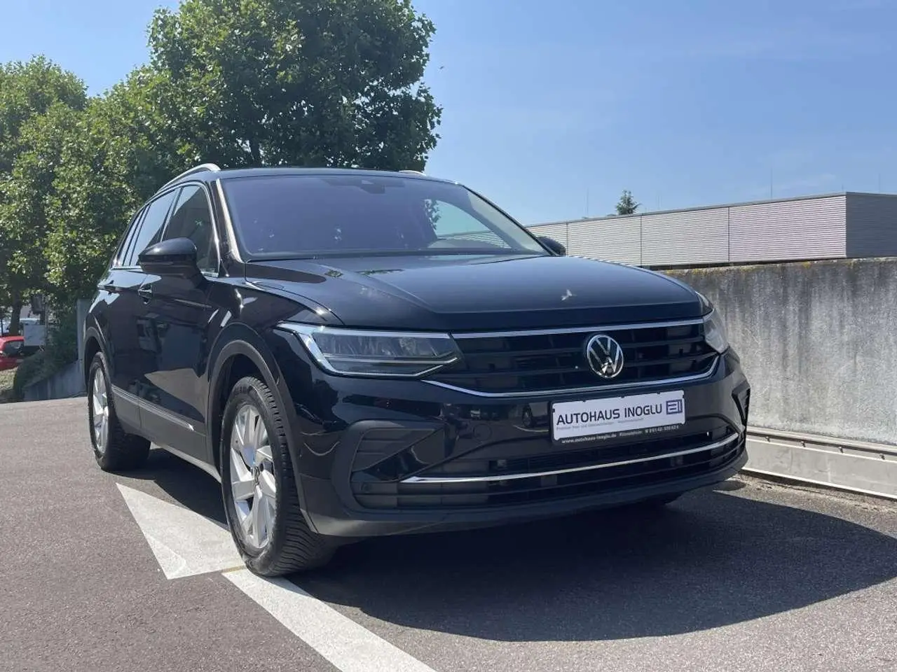 Photo 1 : Volkswagen Tiguan 2023 Petrol