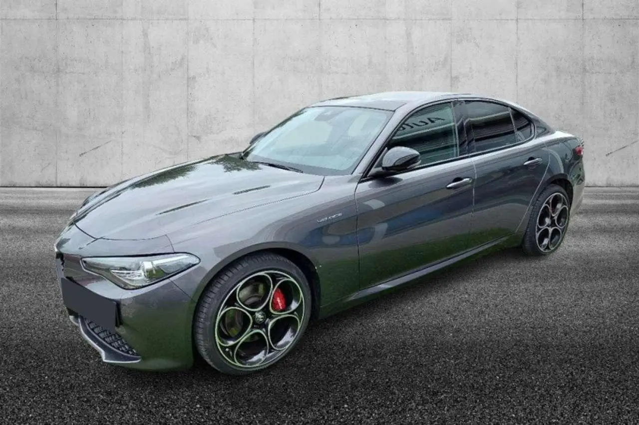 Photo 1 : Alfa Romeo Giulia 2022 Petrol