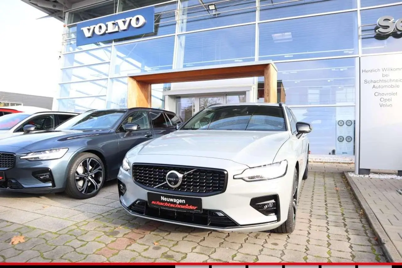 Photo 1 : Volvo V60 2024 Petrol