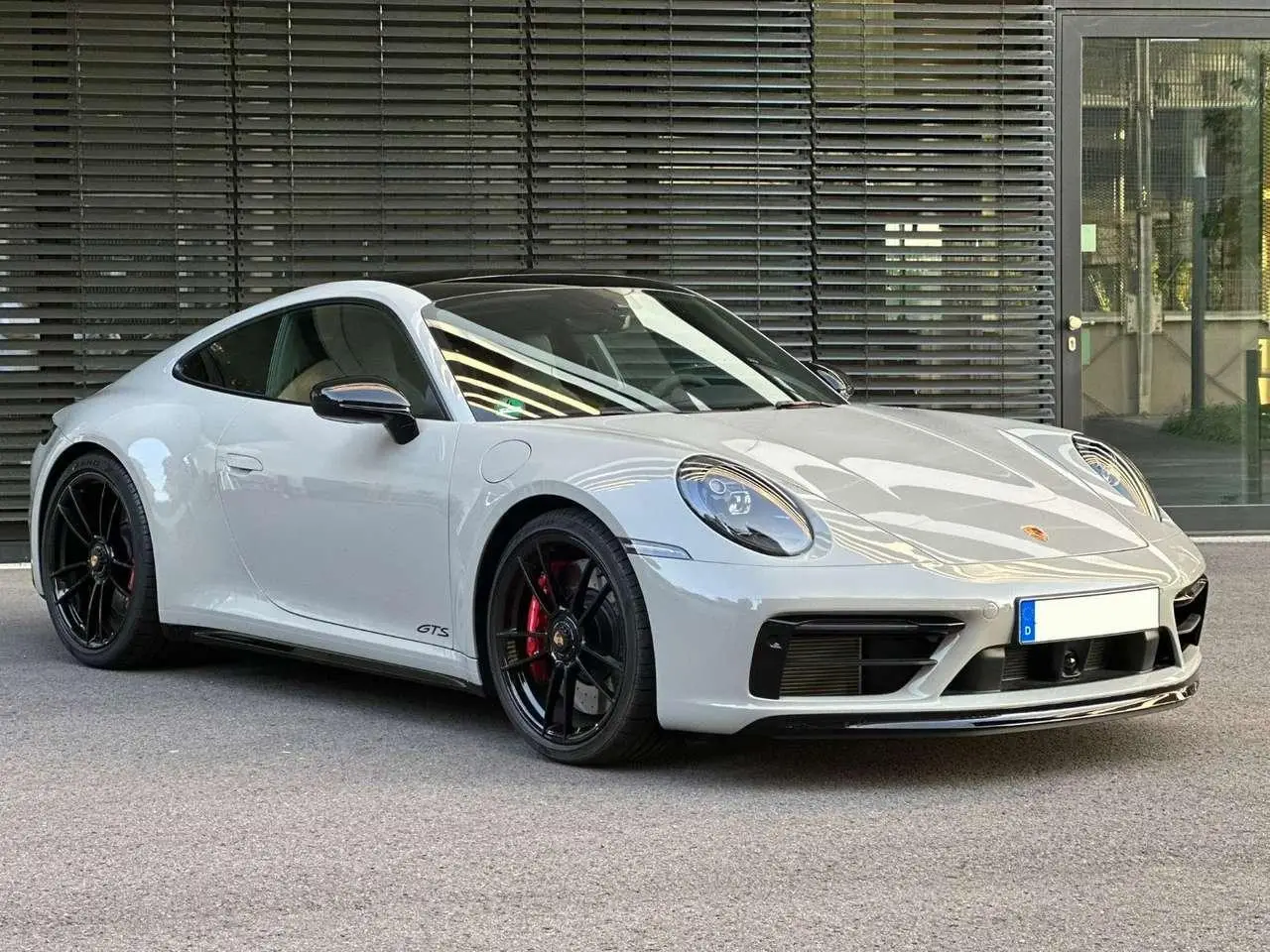 Photo 1 : Porsche 992 2023 Petrol