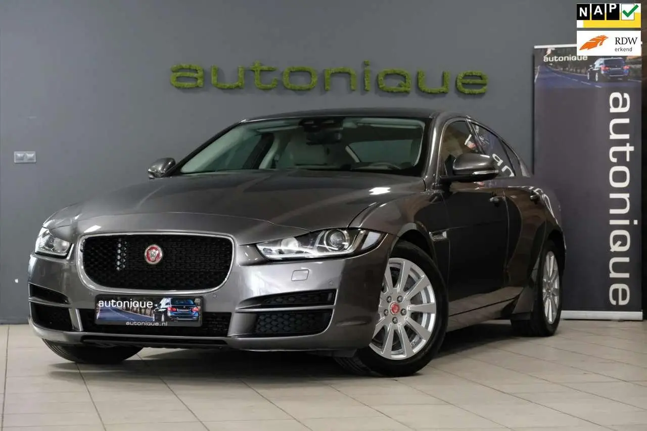 Photo 1 : Jaguar Xe 2015 Petrol