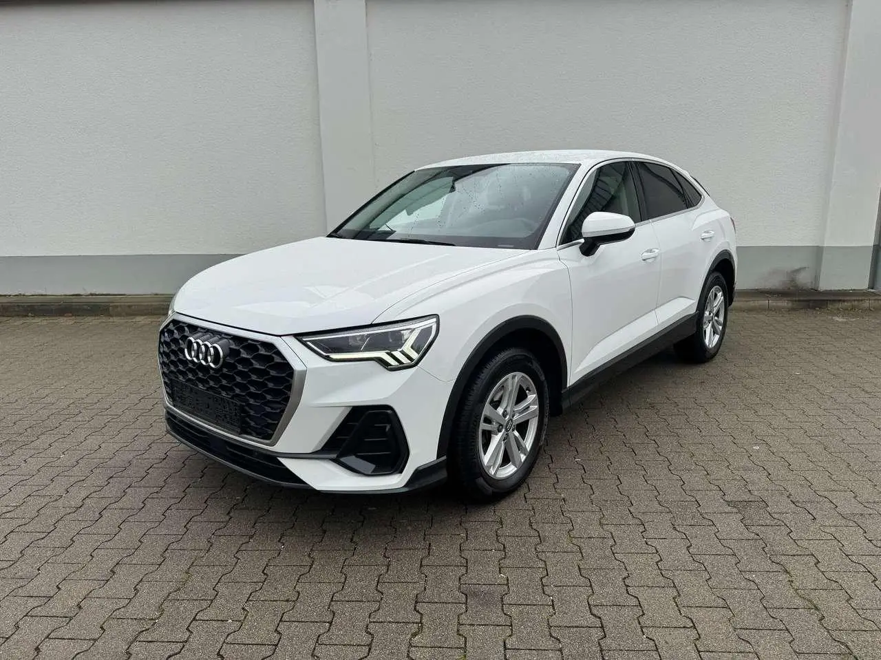 Photo 1 : Audi Q3 2020 Petrol